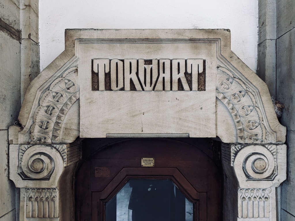 Das schönste Torwart-Tor findet sich im Rathaus Charlottenburg.